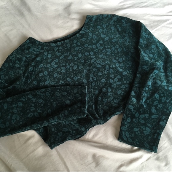 Dark Green Velvet Crop Top - Picture 2 of 8